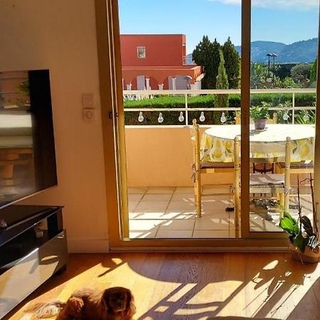 Chambre Lit 2 Personnes Dans Appartement Du Logeur Mandelieu エクステリア 写真
