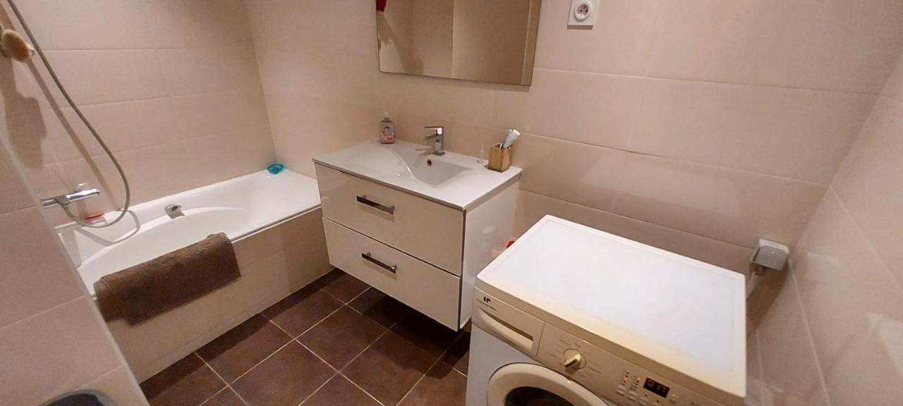 Chambre Lit 2 Personnes Dans Appartement Du Logeur Mandelieu エクステリア 写真