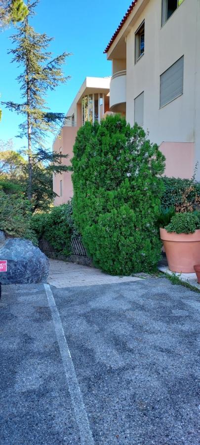 Chambre Lit 2 Personnes Dans Appartement Du Logeur Mandelieu エクステリア 写真